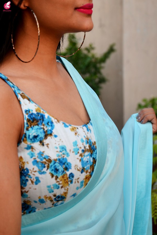 White &amp; Blue Floral Printed Cotton Tussar Padded Backless Blouse
