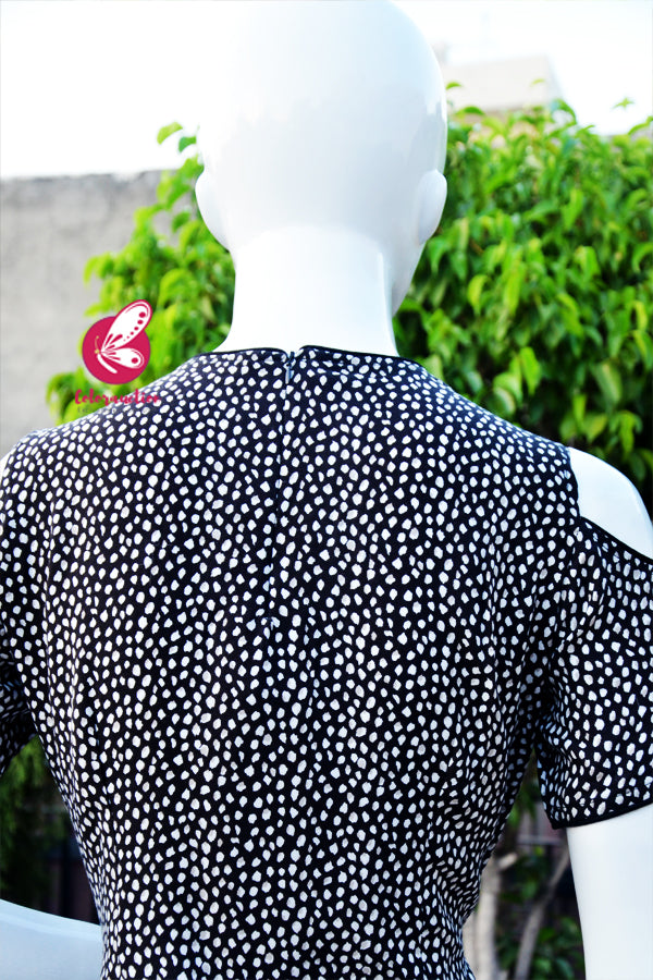 Black &amp; White Rayon Cold Shoulder Half Sleeves Front Keyhole Kurti